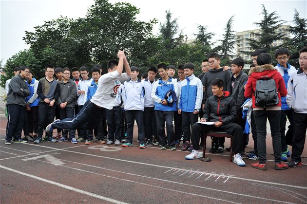 抓学习兼顾健体魄,少年强才能中国强——棠外初2013级举行 “一二·九” 纪念活动暨师生趣味运动会