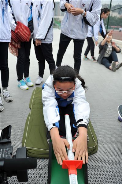 抓学习兼顾健体魄,少年强才能中国强——棠外初2013级举行 “一二·九” 纪念活动暨师生趣味运动会