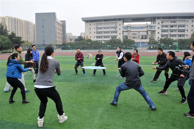 抓学习兼顾健体魄,少年强才能中国强——棠外初2013级举行 “一二·九” 纪念活动暨师生趣味运动会