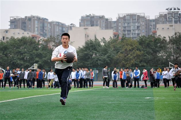 抓学习兼顾健体魄,少年强才能中国强——棠外初2013级举行 “一二·九” 纪念活动暨师生趣味运动会