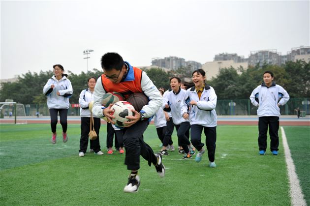 抓学习兼顾健体魄,少年强才能中国强——棠外初2013级举行 “一二·九” 纪念活动暨师生趣味运动会