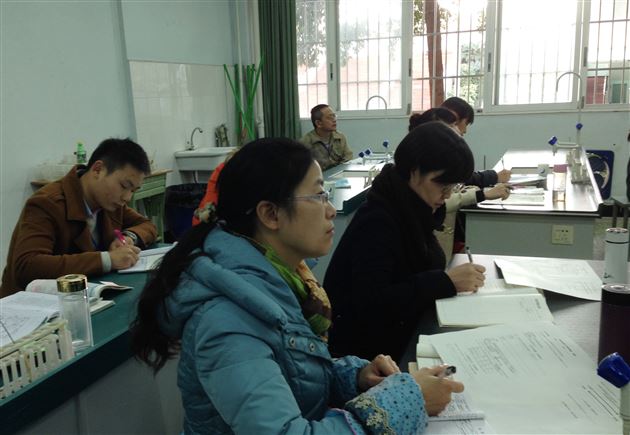 把握学生发展脉搏 构建精彩化学课堂——初中化学组高效课堂取得新突破