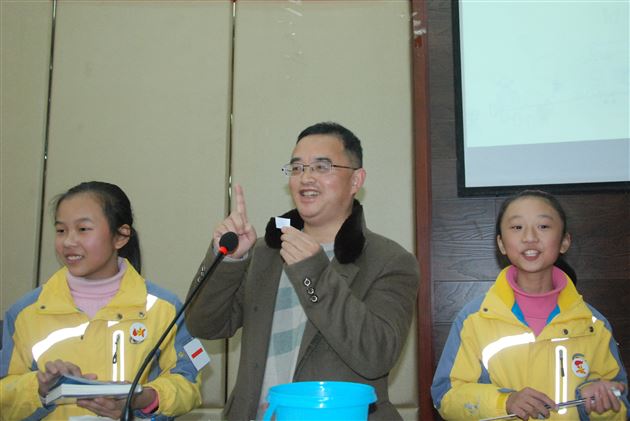 走近杨红樱,走进杨红樱小说——记棠外附小仁譞文学社第三期学生讲堂