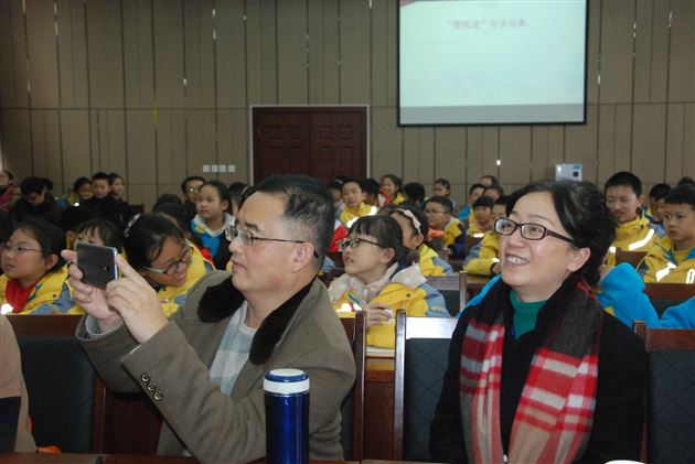 走近杨红樱,走进杨红樱小说——记棠外附小仁譞文学社第三期学生讲堂