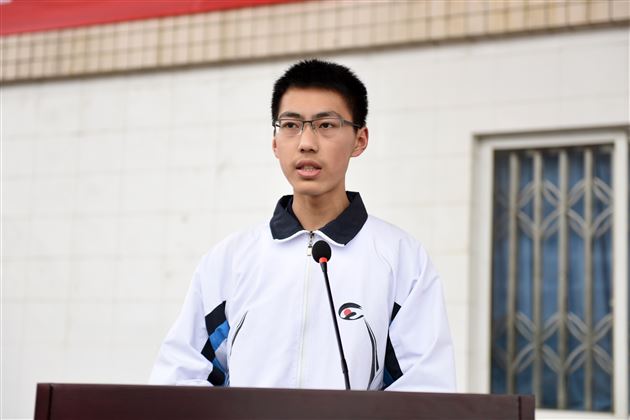 百日竞渡,我们一起乘风破浪——记2013级初三中考冲刺誓师大会