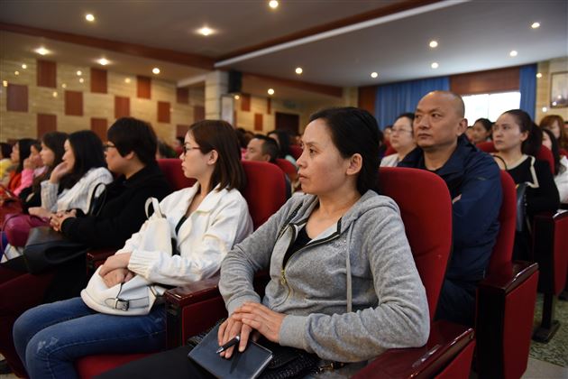家校携手谋发展,同心聚力助成长——棠外附小隆重召开毕业班家长会