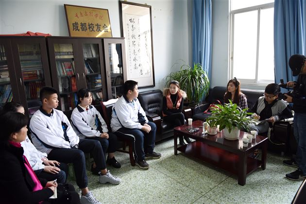 做谦谦君子,树少年榜样——四川省美德少年寻访活动走进棠外
