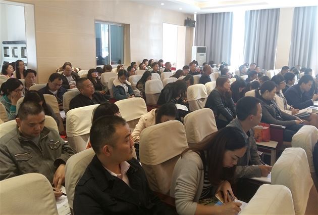 棠外附小教师郭飞在双流区数学教研活动上做专题讲座