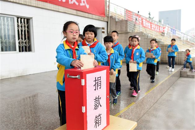 命悬一线孝女救,百万巨款爱心筹——记棠外师生、家长为张馨予同学救父的爱心捐助活动