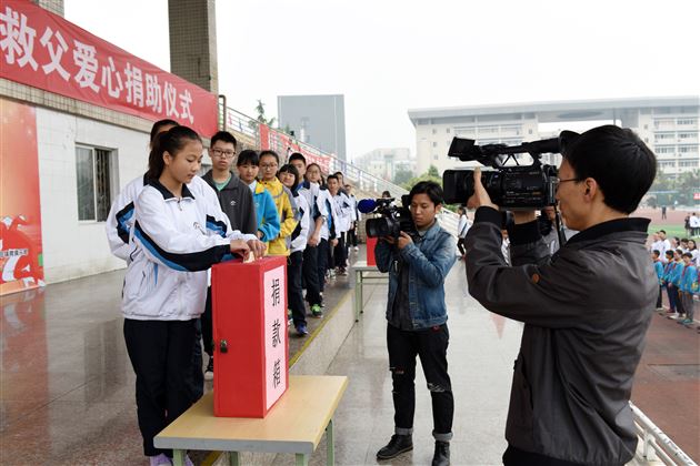 命悬一线孝女救,百万巨款爱心筹——记棠外师生、家长为张馨予同学救父的爱心捐助活动