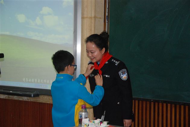 保自我安全,做阳光少年——记棠外附小四年级家长义工课堂