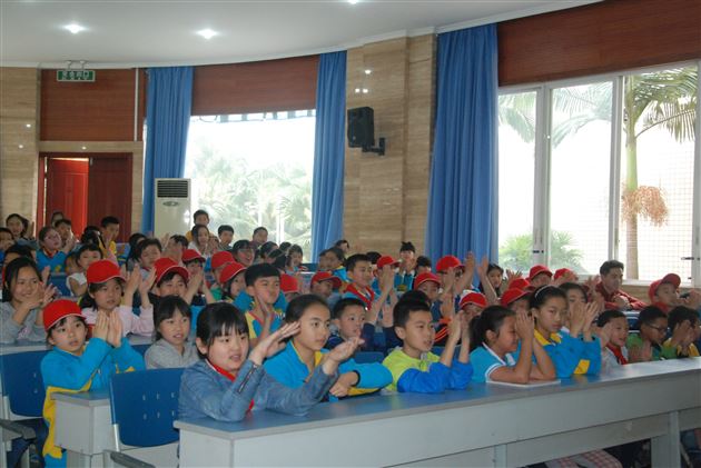 保自我安全,做阳光少年——记棠外附小四年级家长义工课堂