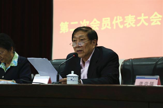 中国民办教育协会副会长、中国民办教育协会培训专委会主任章家详宣读贺信