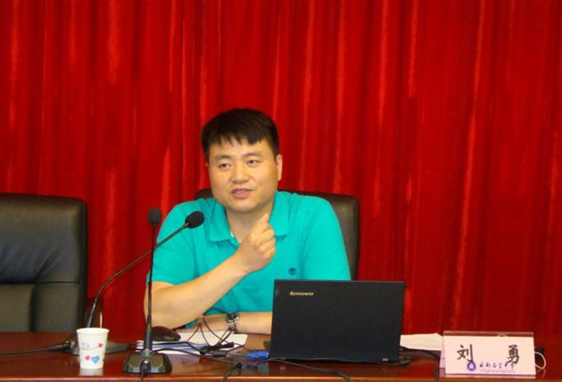 棠外教师刘勇在“未来教育家”培训会上进行课题及课堂展示