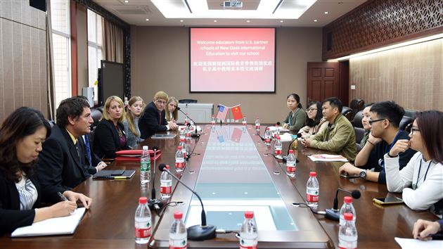 美国新绿洲教师访问团来我校交流访问