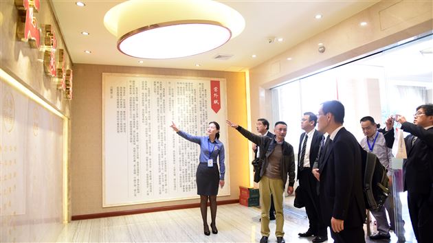 日本山梨县教育友好访问团莅临我校参观交流