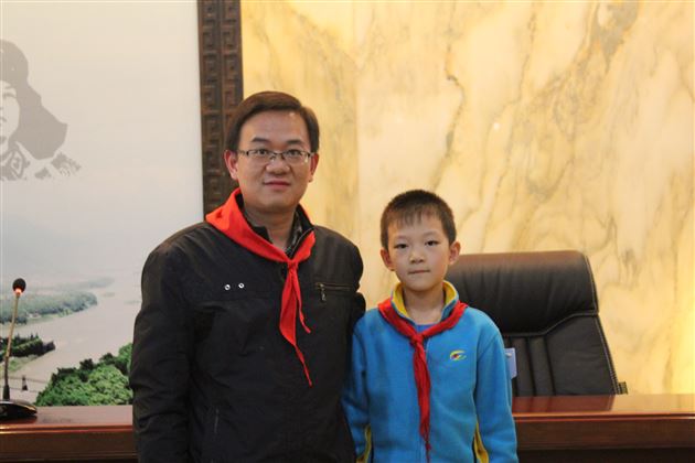 多彩光世界,点亮中国梦——记棠外附小二年级家长义工课堂