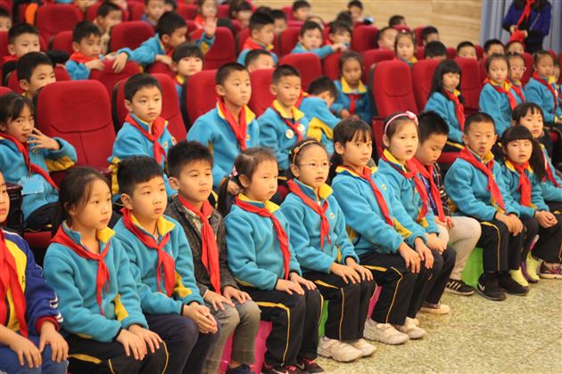 多彩光世界,点亮中国梦——记棠外附小二年级家长义工课堂