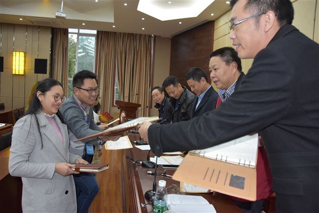 高必自卑,小能见大——高中部班主任培训会暨高2015级青年教师修身班会课赛课总结会