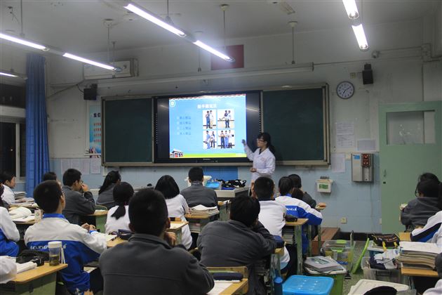为生命护航——川大华西临床医学院学生为棠外高2016级学生开展医学紧急救助讲座