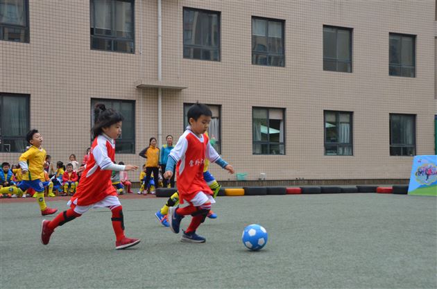 足球小将,神采飞扬——记棠外实验幼儿园大班组幼儿足球比赛