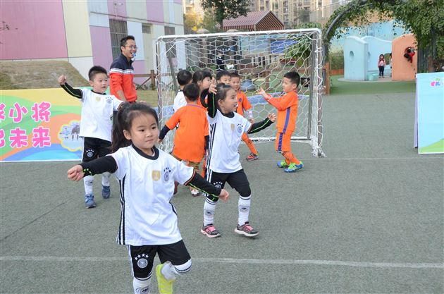 足球小将,神采飞扬——记棠外实验幼儿园大班组幼儿足球比赛
