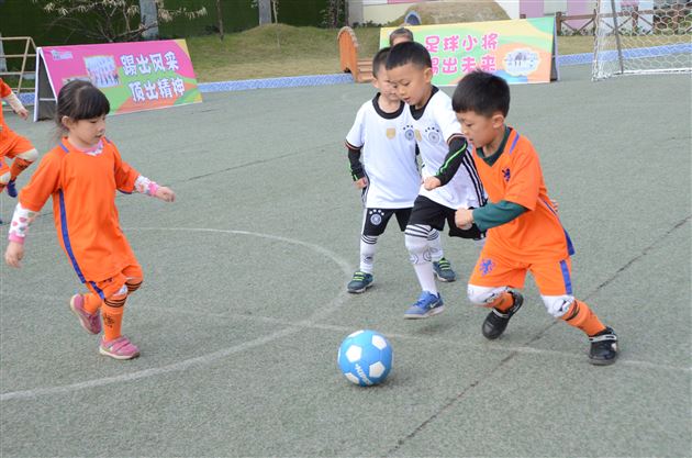 足球小将,神采飞扬——记棠外实验幼儿园大班组幼儿足球比赛