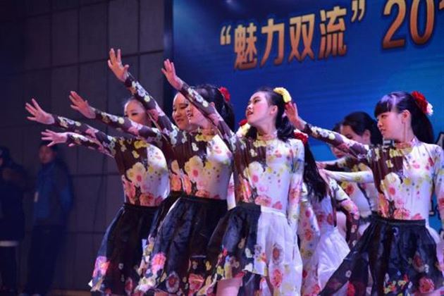 棠外啦啦操班代表队在“魅力双流”2016年第二届啦啦操公开赛中获多项冠