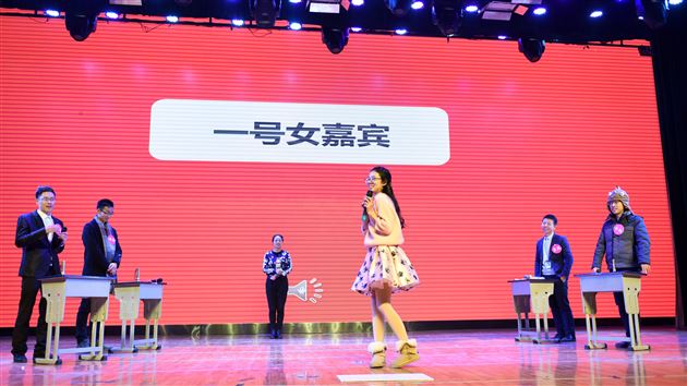 寒冬暖阳照棠外 岁月流金满堂彩——棠外隆重举行2017年教职工迎新春联欢会