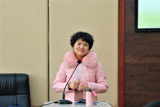 棠外初中部对教师进行青春期教育方法专题培训