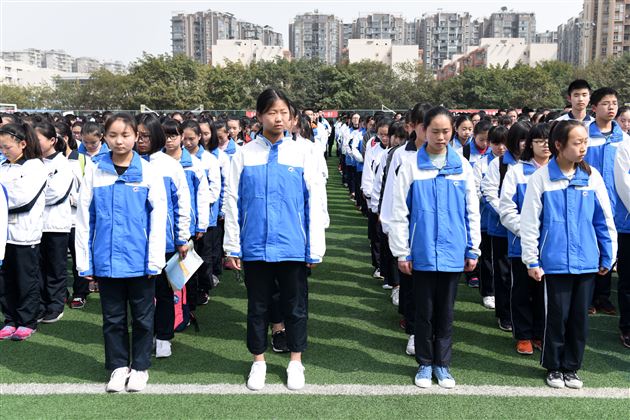 生命高于一切,演练防患未然——棠外师生开展公寓紧急逃生疏散演练