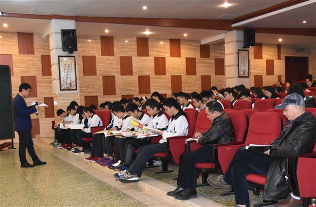 千岩万转路不定,诗词情感忽已明——双流区高三语文二轮专题复习研讨会在我校举行