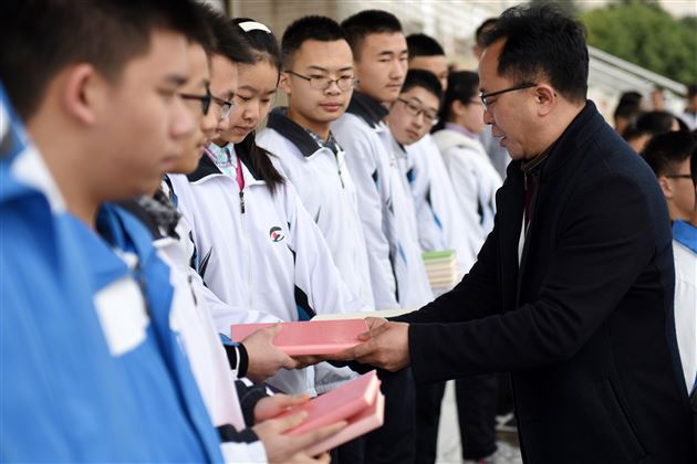 热烈祝贺我校学生在全国高中奥林匹克竞赛中再创辉煌