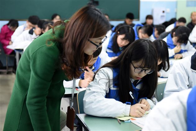 深度专研 科学备考——双流区高三化学二轮复习研讨会在我校举行