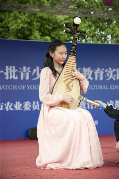 野炊袅袅石作画 歌舞曲文成一家——记棠外初2016级格林庄园社会实践活动
