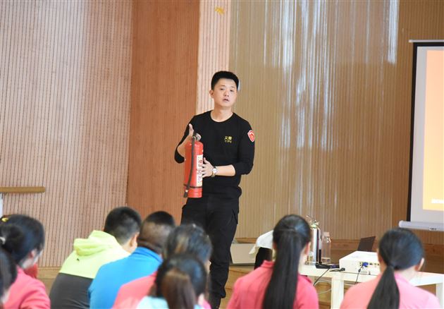 珍爱生命 安全第一——记棠外实验幼儿园开展消防培训及演练活动