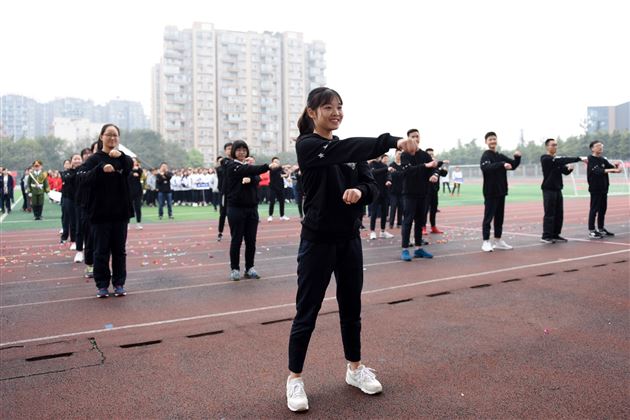 速度与力量的完美呈现,诠释青春与运动之美——记棠外高中部第十四届田径运动会