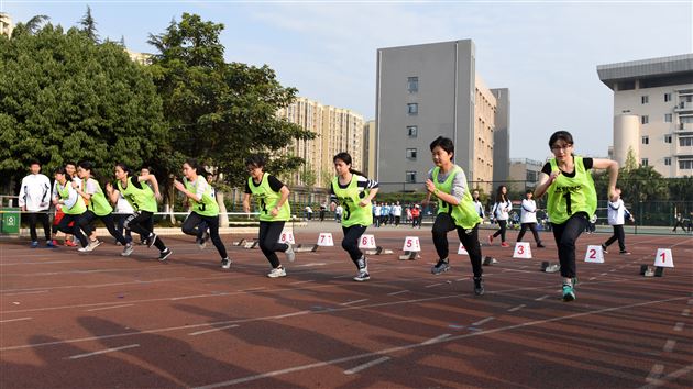 速度与力量的完美呈现,诠释青春与运动之美——记棠外高中部第十四届田径运动会