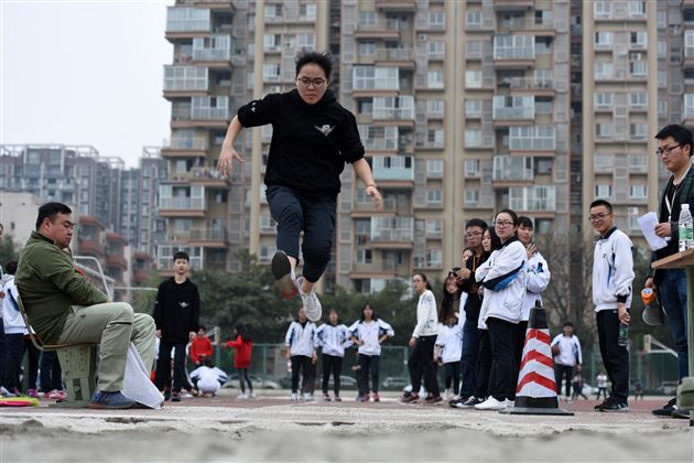 速度与力量的完美呈现,诠释青春与运动之美——记棠外高中部第十四届田径运动会