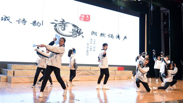 抑扬成诗韵 朗然诵清声——棠外高2016级诗歌朗诵比赛成功举行