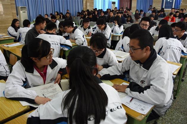 以课题研究为引领,以课例研讨为助推<br />运用极课技术,实现精准教学