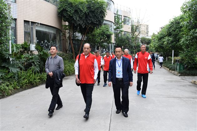 中国足球名宿辅导团莅临我校调研男足教育