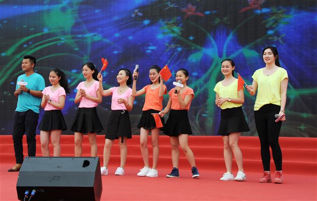 弘扬五四精神 淬炼棠外“全人”——棠外隆重举行2017“五·四”青年节庆祝表彰大会