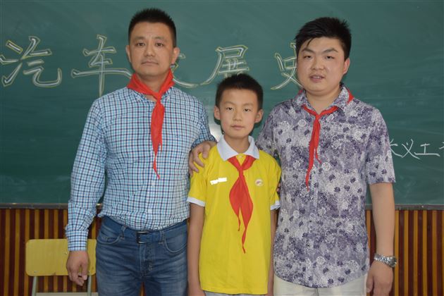 带你走进汽车的历史——记棠外附小三年级家长义工课堂