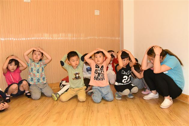 地震来了,我不怕!——棠外实验幼儿园开展“防震疏散”演练活动