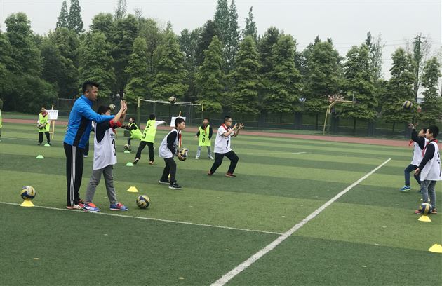 让排球精神在课堂扎根——棠外附小苏楠老师献课区教研活动