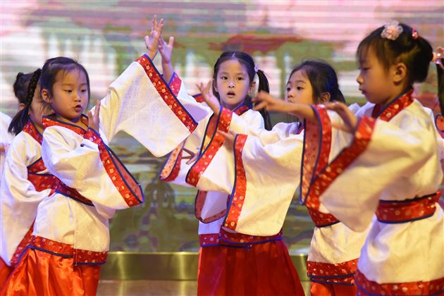 棠外实验幼儿园举行“品国学·诵经典”六一文艺汇演