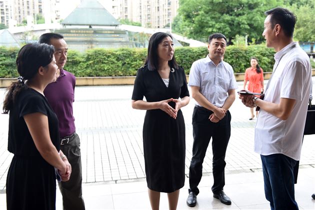 成都市委组织部副部长薛敏、双流区委常委、区组织部部长王毅调研指导棠外党建工作