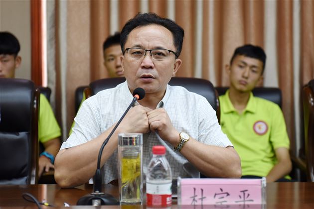 棠外校园足球工作会暨高中男足队出征全国第十三届学生运动会动员大会顺利举行