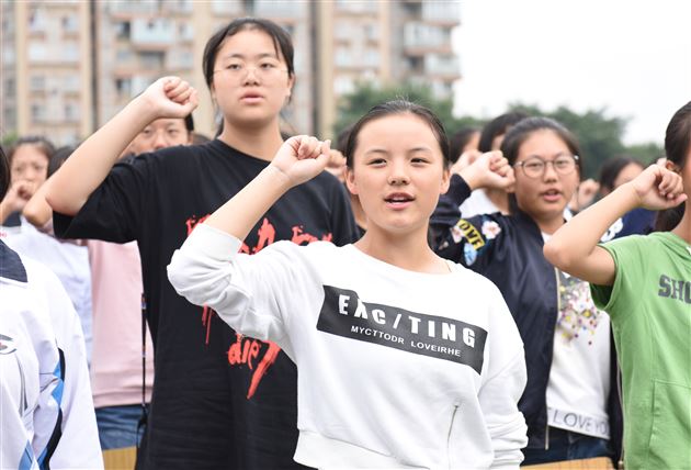 棠外高中部隆重举行新学年度开学典礼暨第33个教师节表彰大会